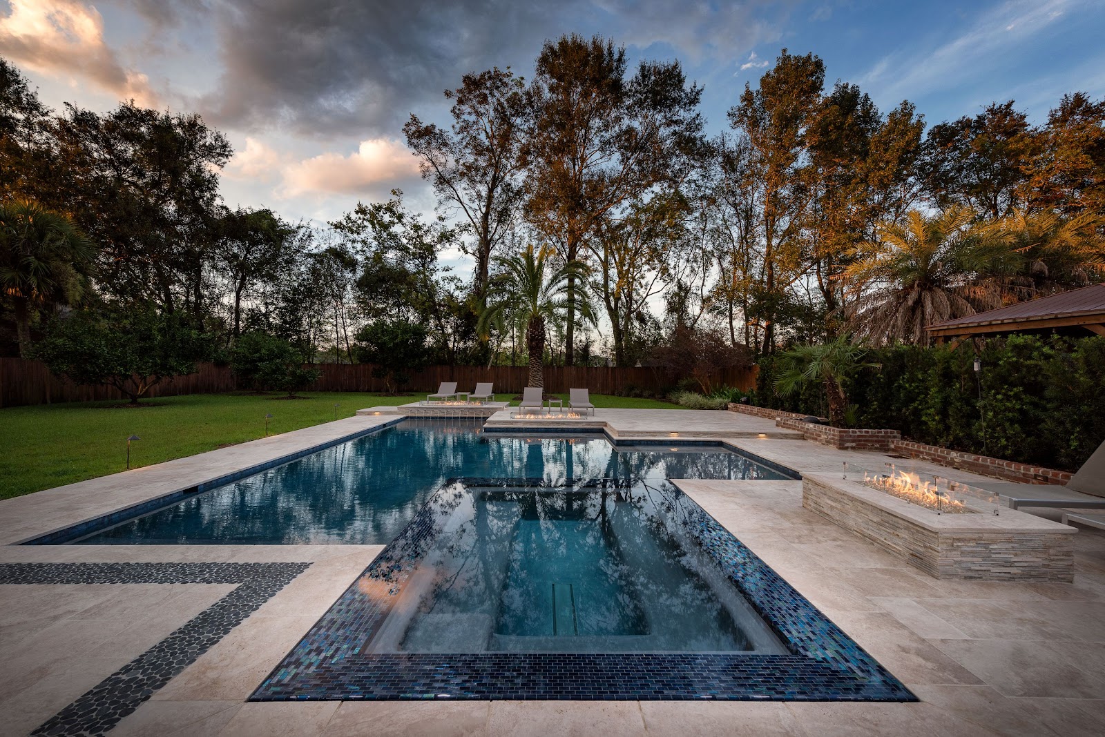 Luxury Resort Pool with Water Features in Mid-City Baton Rouge
